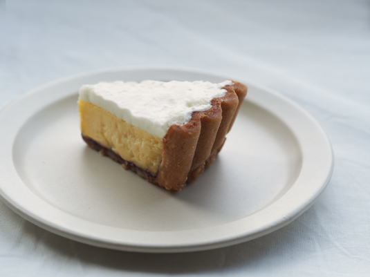 【きょうのおやつ】菓子司 新谷のふらの雪どけチーズケーキ