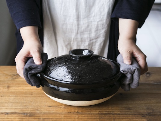 大切なうつわを長く使うために。陶器・土鍋のお手入れ方法を紹介