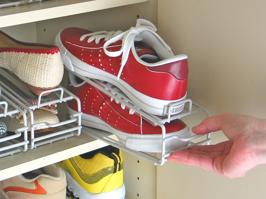 靴用ラックで収納量が倍に！玄関を整える収納テク＆おすすめ６選