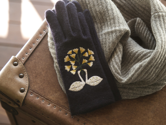 寒い冬が、ちょっと楽しみに思えるカシミヤ手袋