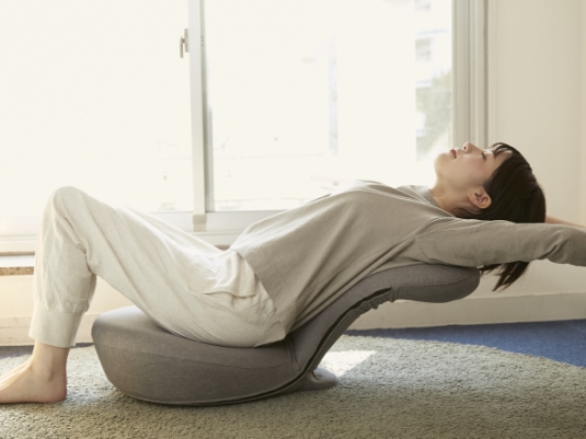 腰痛対策に自宅で簡単ストレッチ！身体をリフレッシュできる座椅子